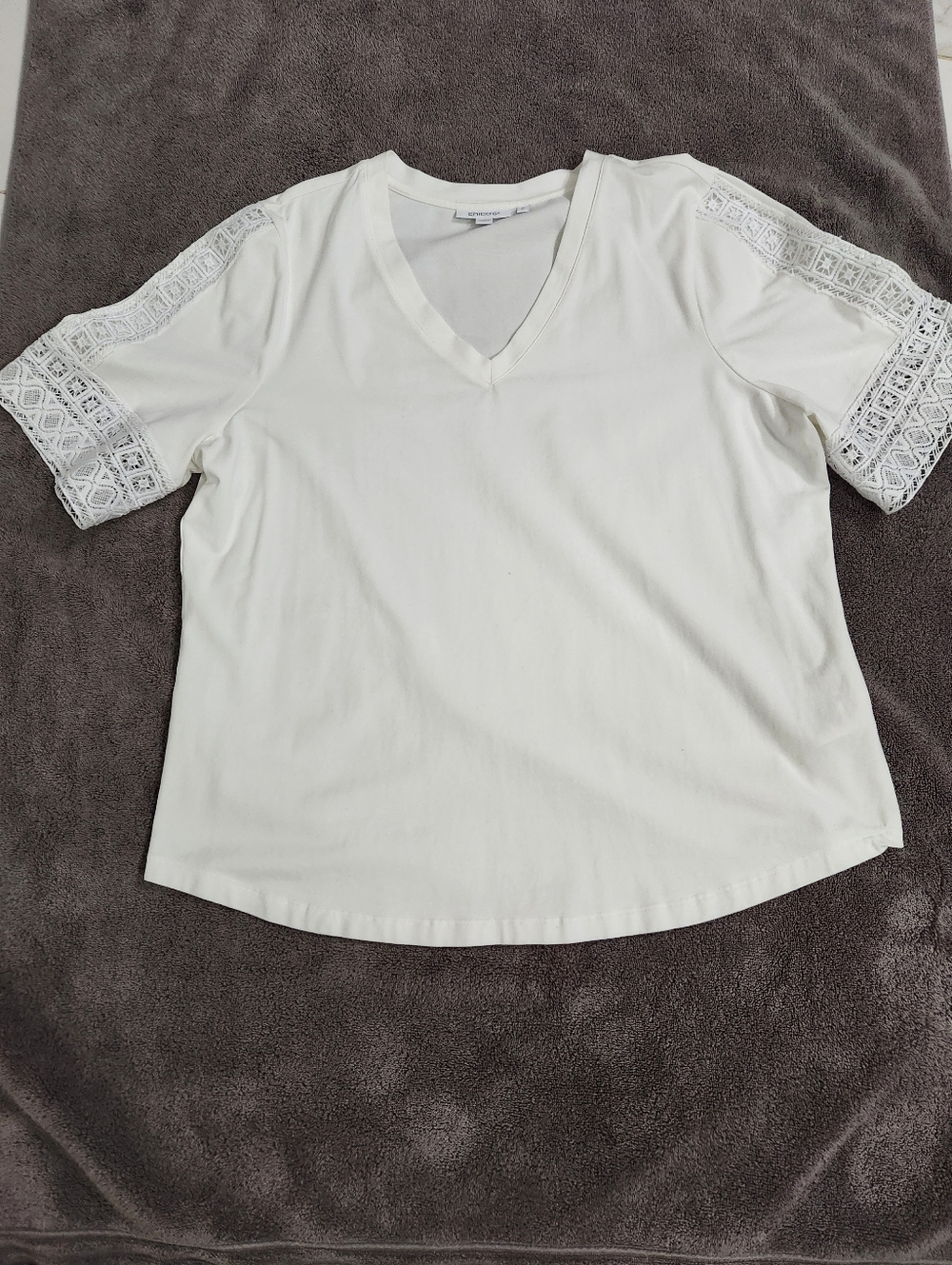 CHICO'S White V-Neck T-Shirt W/ Lace Sleeves